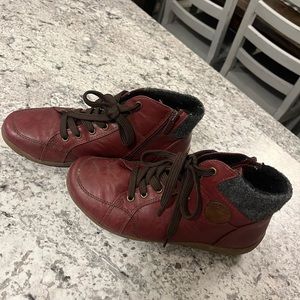 Taxi brand winter boots size 41 (size 10) hardly worn.